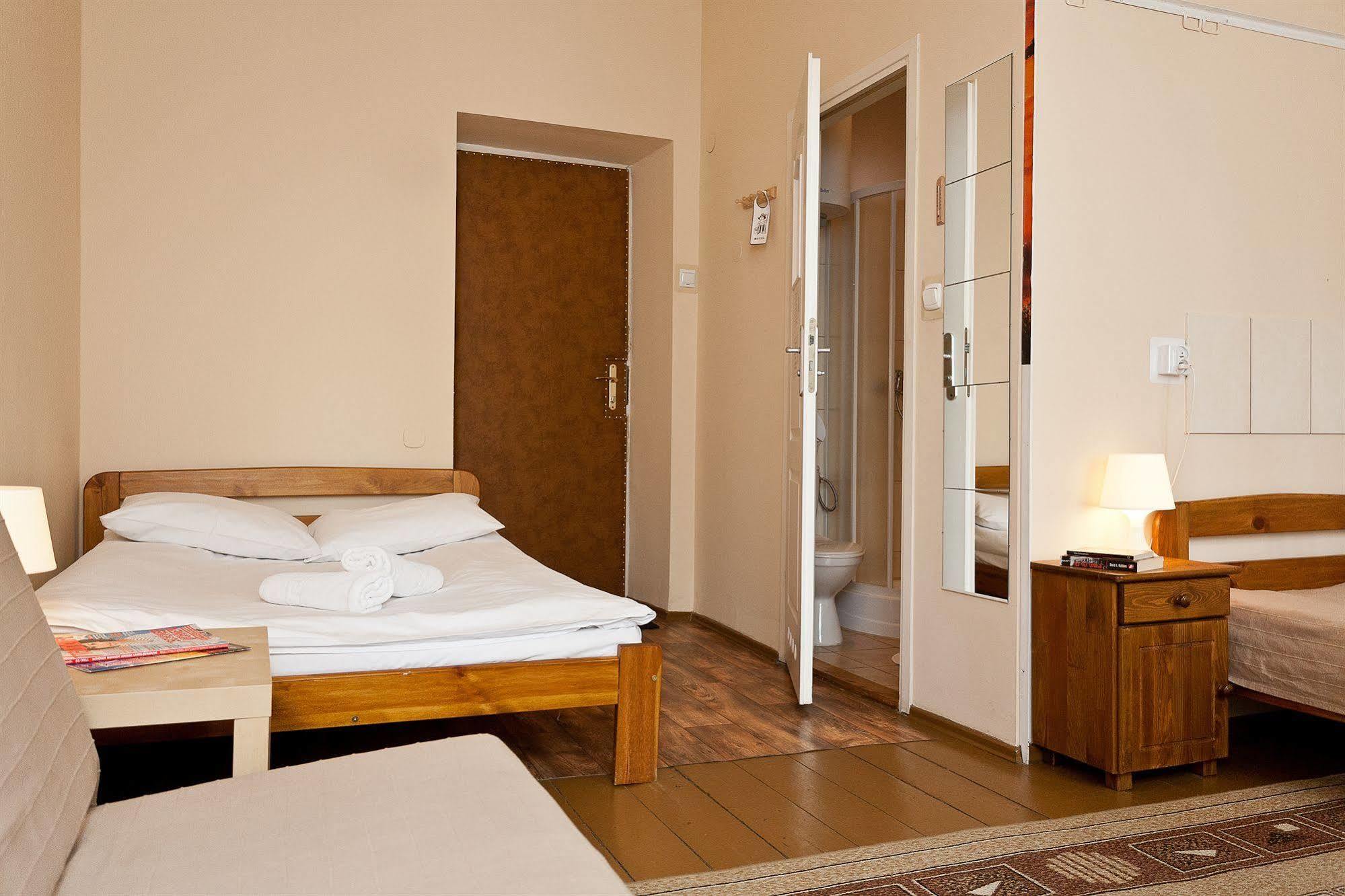 Enigma Hostel Cracovie Extérieur photo
