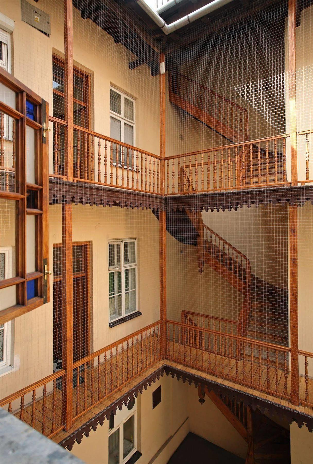 Enigma Hostel Cracovie Extérieur photo