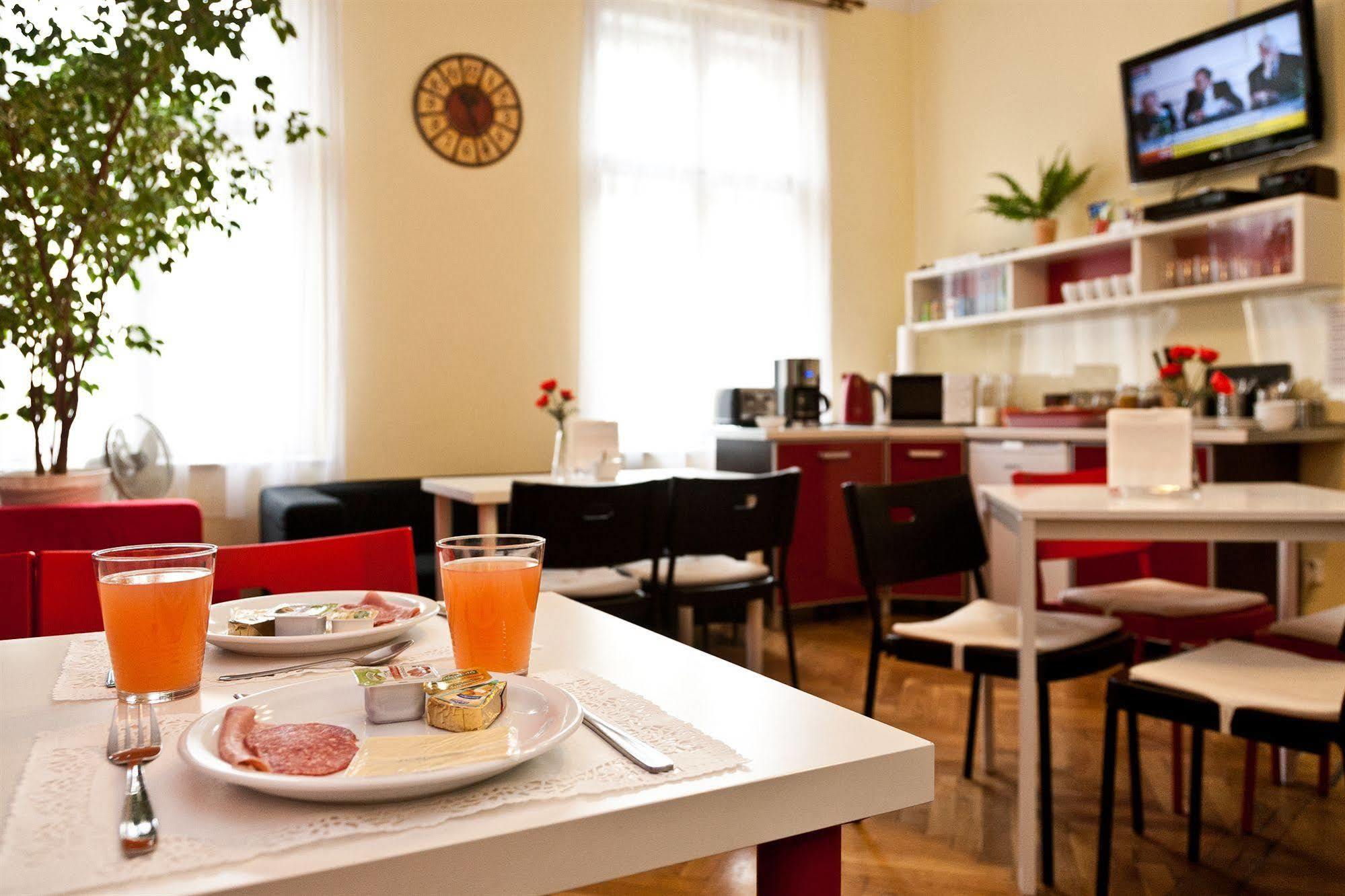 Enigma Hostel Cracovie Extérieur photo